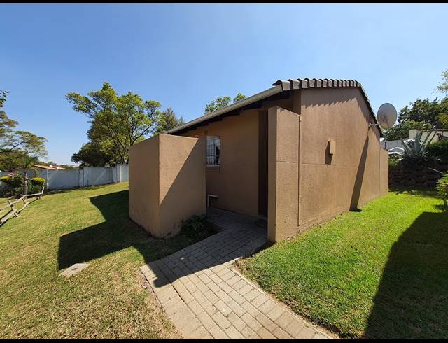 3 BEDROOM SIMPLEX FOR SALE IN COUNTRY VIEW
